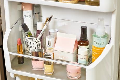  Produktet e kozmetikës që duhet ruajtur në frigorifer