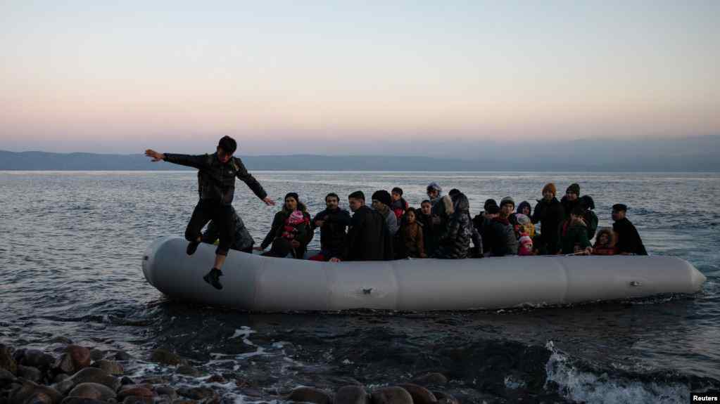  OKB-ja i kërkon BE-së të marrë 160 migrantët e bllokuar në det