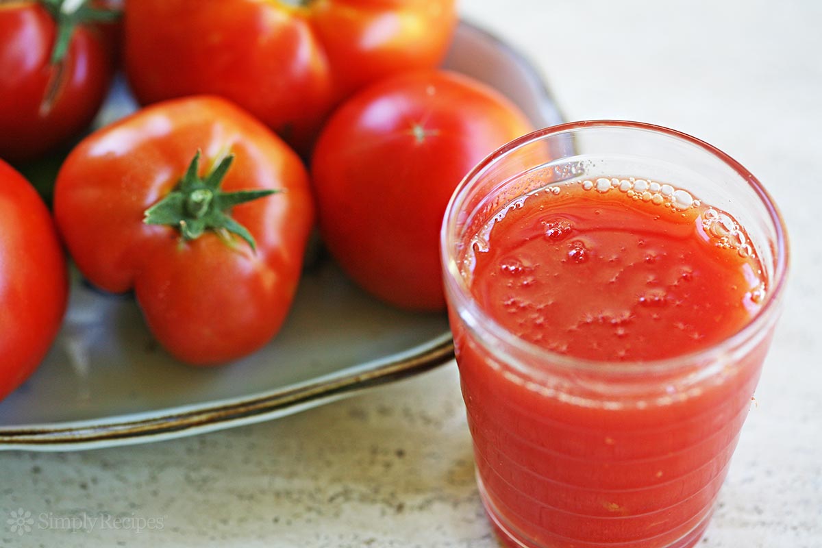  Lëngu i domatës ndihmon në uljen e kolesterolit