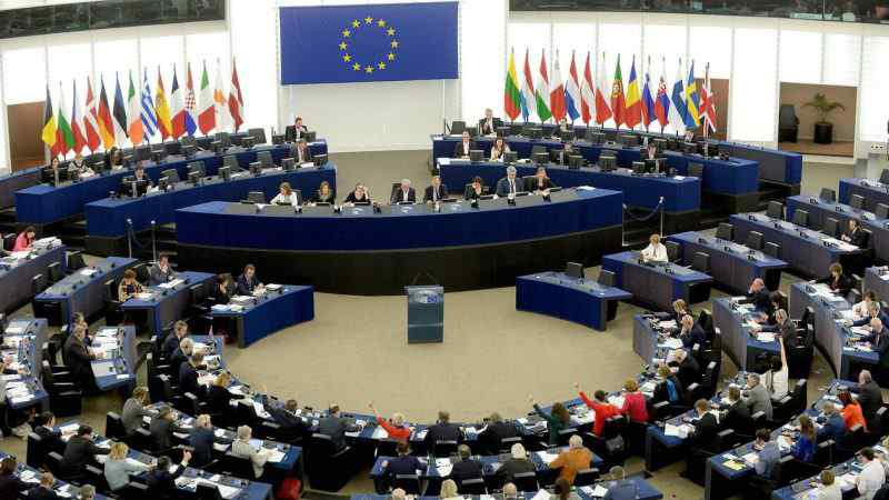  Eurodeputetët i shkruajnë Merkelit: Liberalizoni vizat që Kosova të jetë më afër BE-së