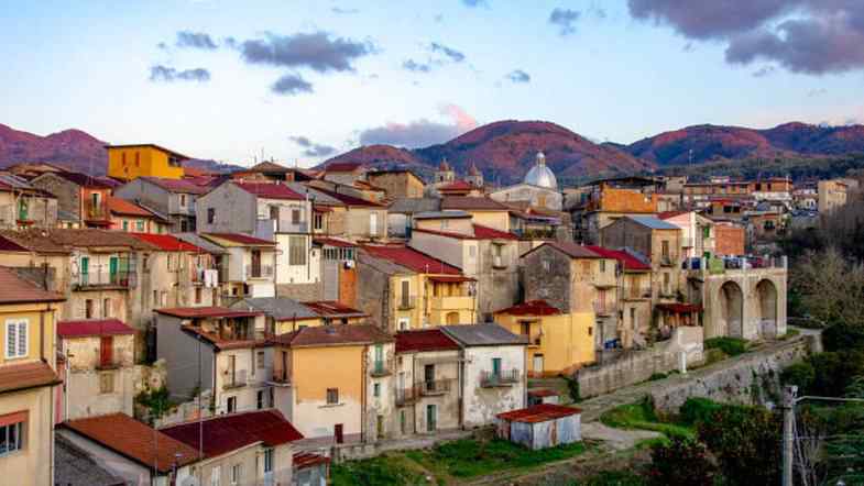  Vendi me zero raste të Covid-19 në Itali, shet shtëpitë për 1 euro