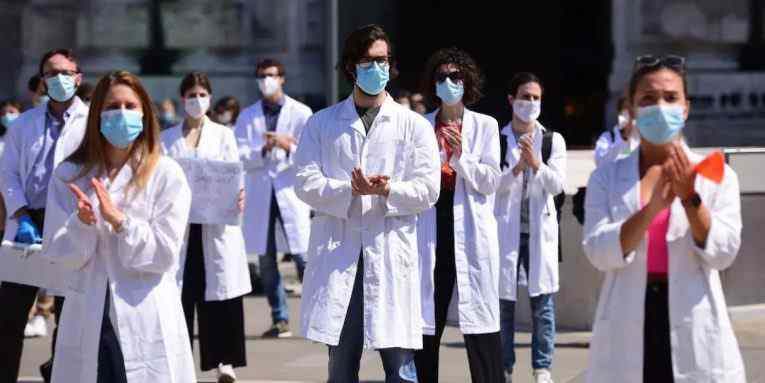  Doktorët në Itali: Virusi klinikisht nuk ekziston më – Vala e dytë është  frikë e panevojshme