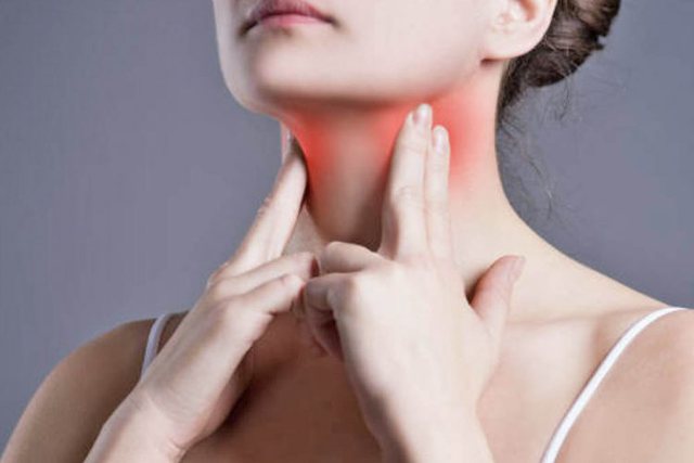  Shenjat që tregojnë se gjëndra tiroide nuk funksionon si duhet