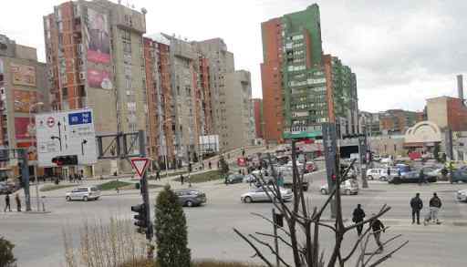  Aksident në Prishtinë – vetura godet dy këmbësorë