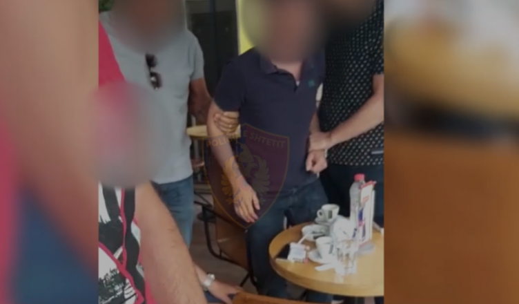  Shqiptari prodhonte dhe shiste  “ilaçin” kundër Covid, arrestohet nga Policia