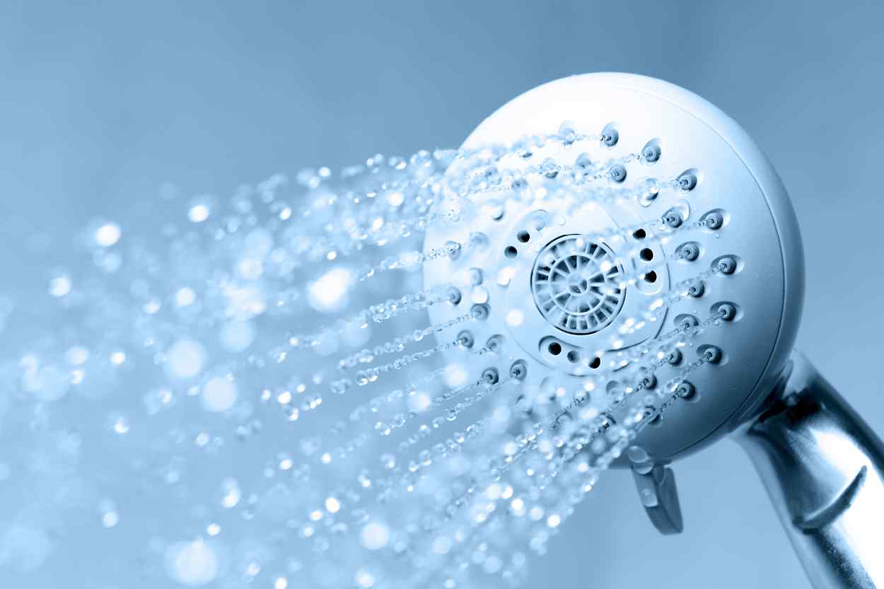  Një dush i ftohtë ju sjell shumë përfitime për shëndetin