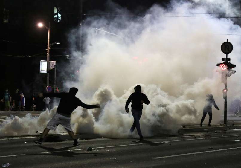  Protesta dhe dhunë në Beograd (Foto/Video)