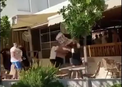  Përleshje me karrige mes disa të rinjve në një restorant