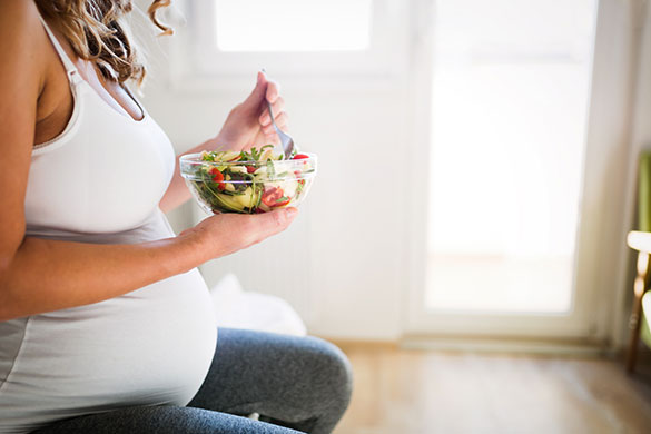  Arsyet që gratë shtatëzëna kanë dëshira specifike ushqimore