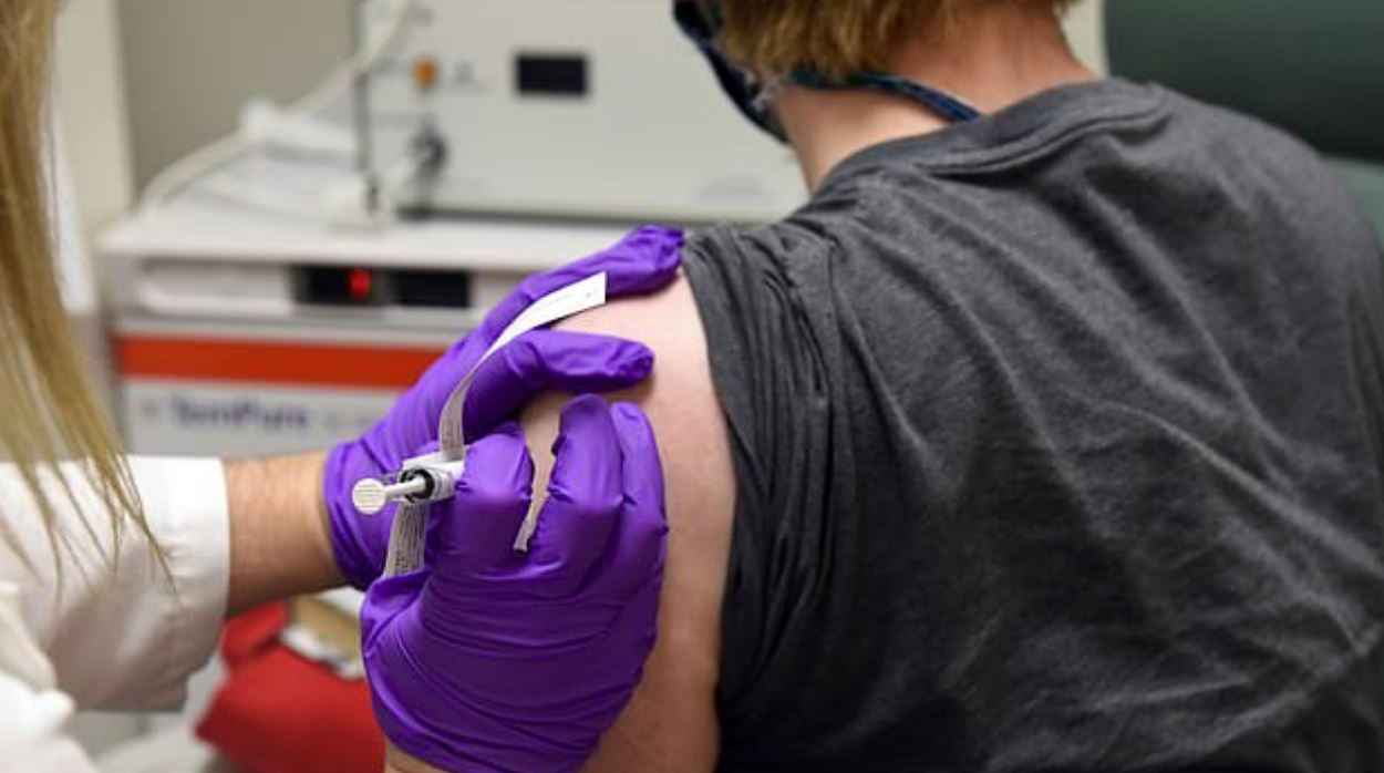  Rusia planifikon në tetor vaksinimin anti-COVID, të parët mjekët dhe mësuesit