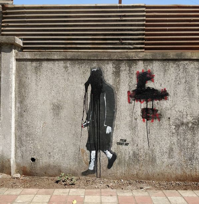  Artisti misterioz “luftë” kundër politikanëve dhe figurave të shquara përmes artit në rrugë (FOTO)