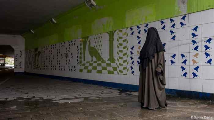  Ndalimi i burkës zemëron myslimanet në Holandë