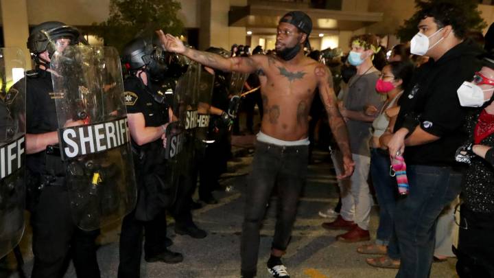  Valë dhune në SHBA/ 2 viktima nga përleshjet mes policisë dhe protestuesve