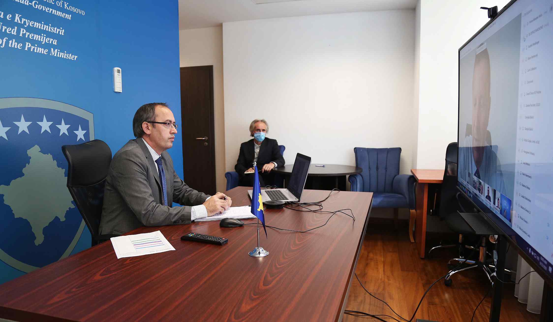  Kryeministri Hoti zhvilloi një bisedë virtuale me ambasadorët e BE-së