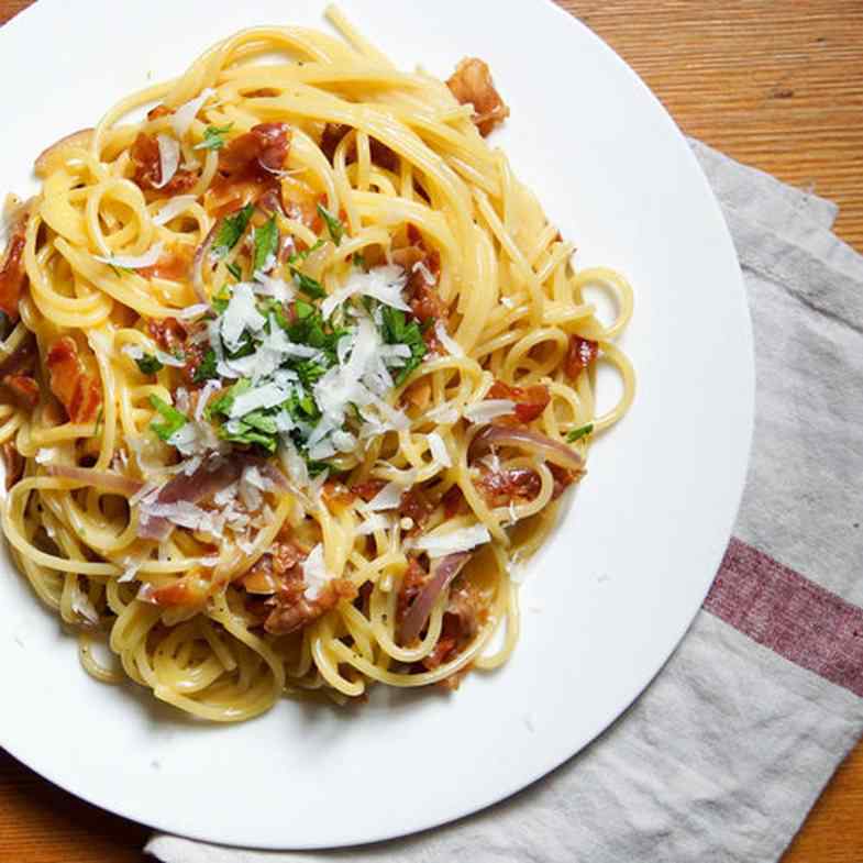  Spaghetti Carbonara: Receta e shijshme 10-minutëshe e Gordon Ramsay-t