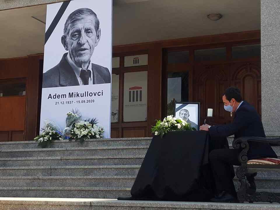 Të gjithë e kujtojnë dhe ngushëllojnë për vdekjen e Adem Mikullovcit