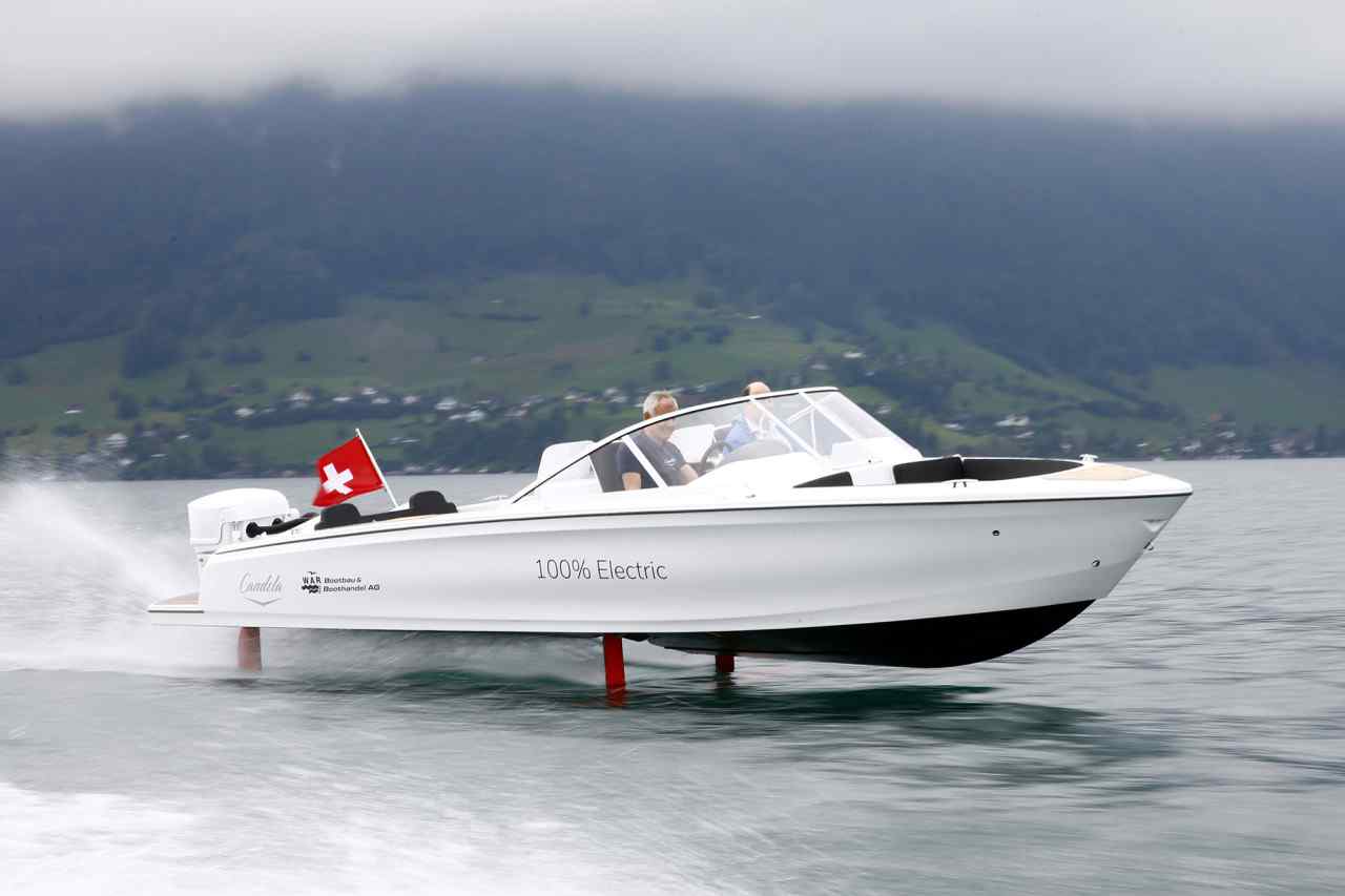  Anija “fluturuese” elektrike, debuton në Liqenin e Lucernit