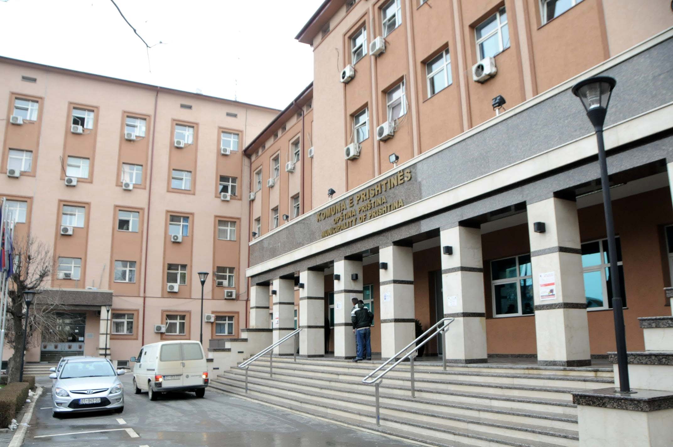  Vdes një person në ndërtesën e Komunës së Prishtinës