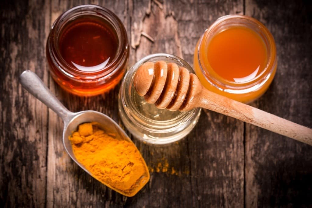  Mjalti dhe shafrani, si të përgatisni antibiotikun natyral më të fuqishëm në botë