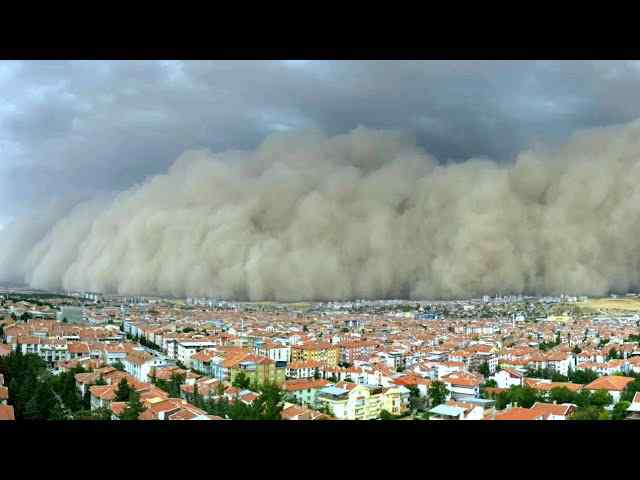  Kryeqyteti turk goditet nga stuhia e rërës