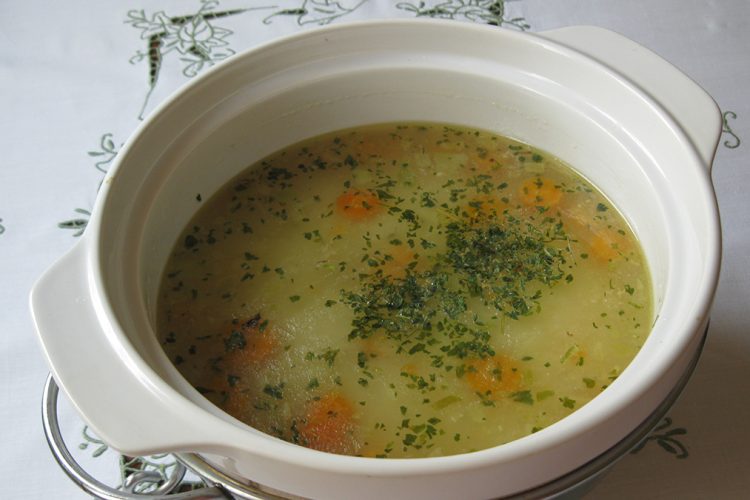  Supë e Shijshme Me Mish Pule Dhe Karota