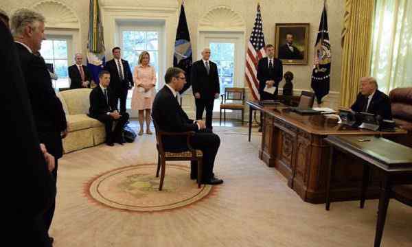  Vuçiq: Jemi të vegjël, nuk mund ta shqelmoja karrigen që ma ofroi presidenti amerikan