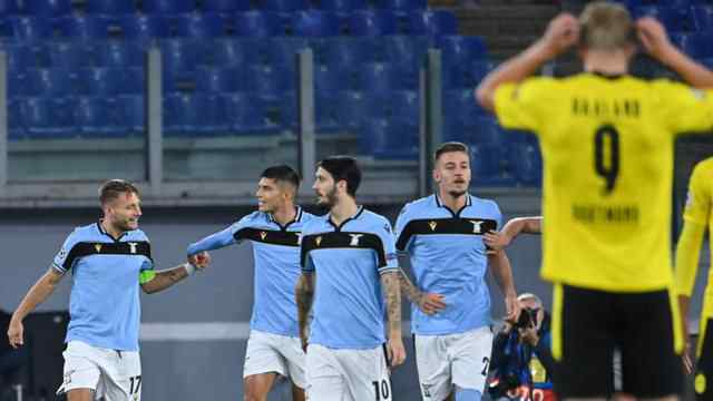  Lazio e Muriqit dhe Strakoshës rikthehet bujshëm në Champions, Man. United trondit PSG, spektakël golash nga Barcelona