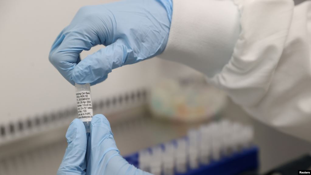  Britania do të infektojë vullnetarë me koronavirus, në një provë për vaksinë
