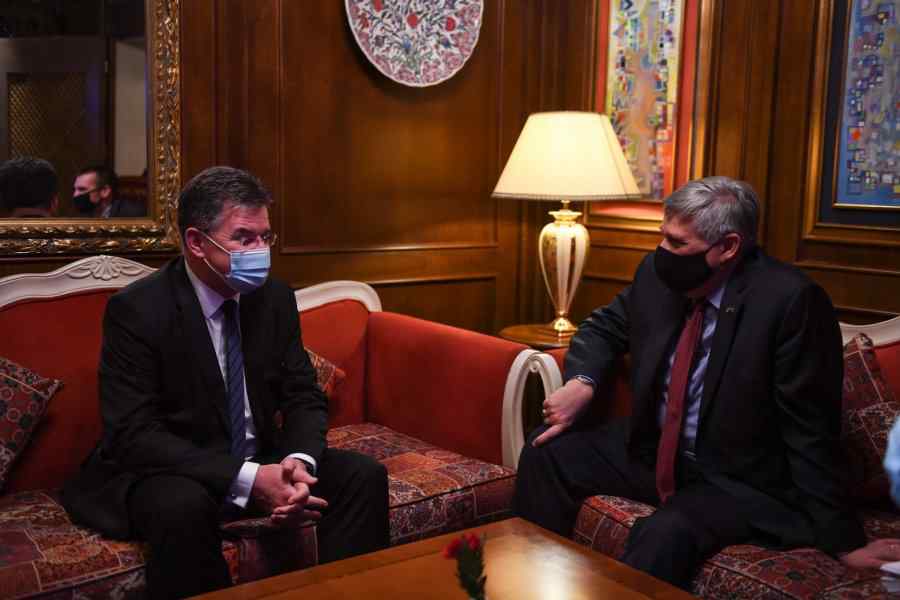  Çfarë thotë SHBA e çfarë BE pas takimeve të Lajçakut në Prishtinë