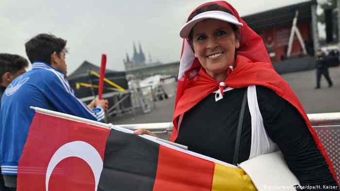  Opinion: Të festohet për diversitetin apo unitetin në Gjermani