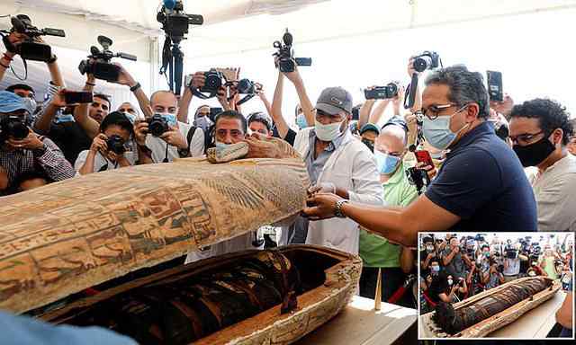  Hapen pas 2500 vjetësh arkivolet e Egjiptit të Lashtë, brenda tyre kishte … (VIDEO)