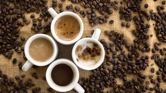  4 mënyra për ta bërë kafenë e mëngjesit një pije të shëndetshme