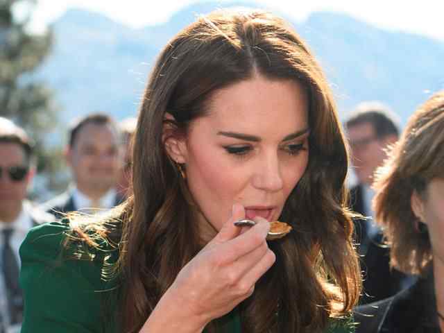  Çfarë ha përgjatë një dite Kate Middleton? Mësoni si ia del dukesha të duket aq elegante