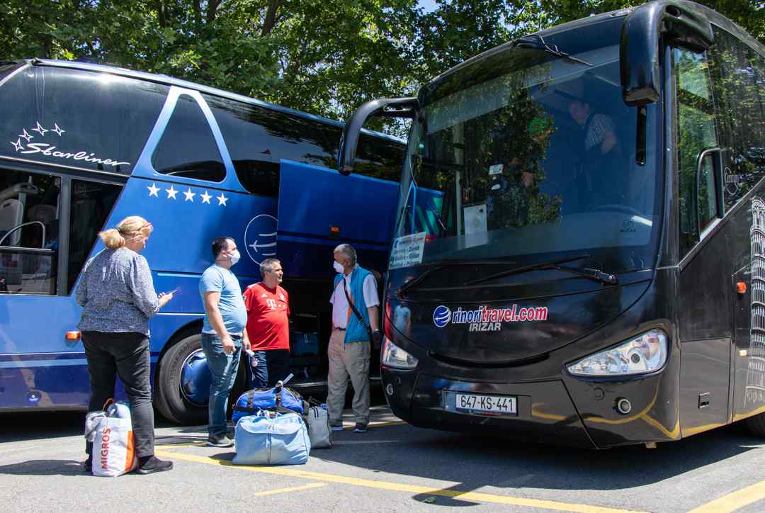  Qindra mërgimtarët nga Zvicra ia mësyjnë vendlindjes edhe përmes autobusve
