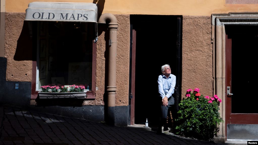  Suedia rekomandon që popullata e moshuar të mos izolohet
