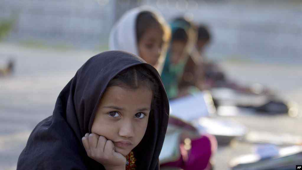 Pandemia i thellon sfidat me të cilat përballen vajzat në gjithë botën