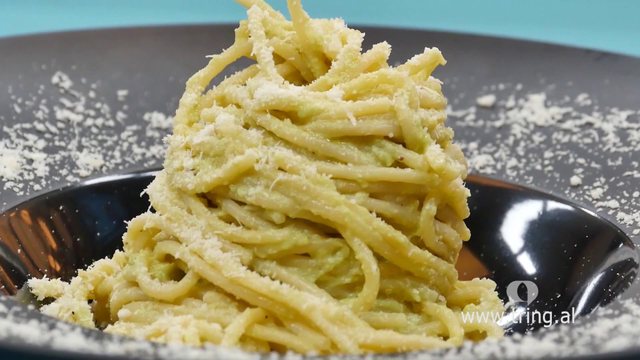  Spaghetti të shëndetshme me salcë avokado; Recetë e shpejtë