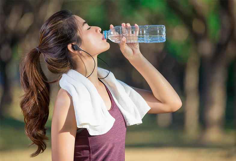  Si ta llogarisni sa ujë duhet të pini gjatë ditës