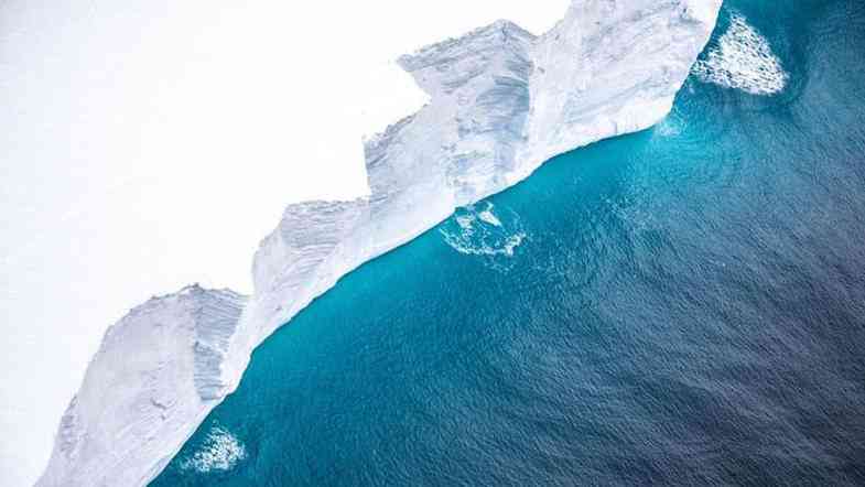  Pamjet e rralla dhe shqetësuese: Ja si duket ajsbergu më i madh në botë