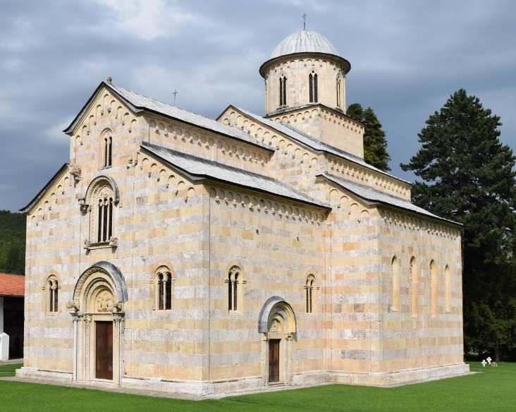  Manastiri i Deçanit – Kujt i takojnë 24 hektarë tokë dhe pyll?