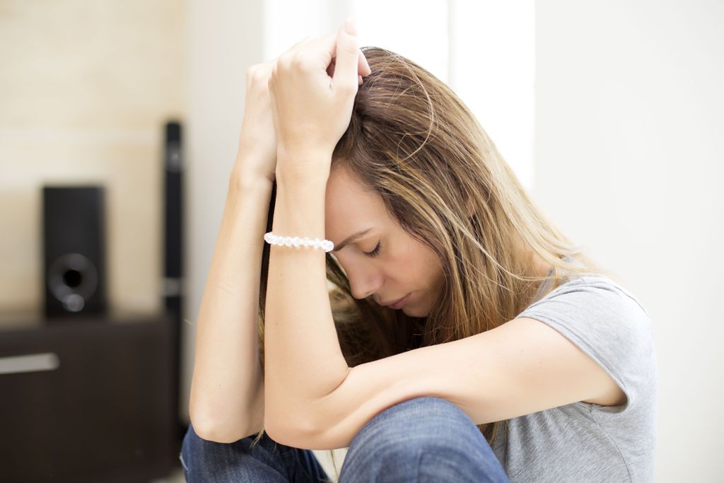  12 shenjat që tregojnë se jeni duke përjetuar ankth