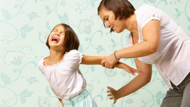  STOP DHUNËS! Efektet në trurin e fëmijeve nga shuplakat e  prindërve