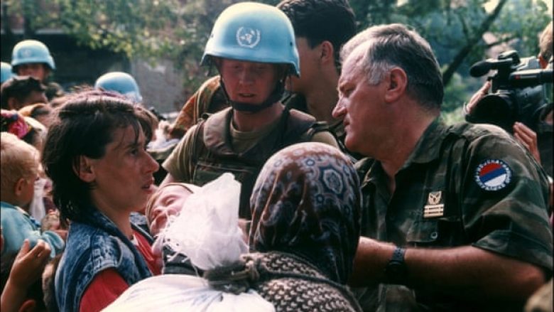  Rrëfimi për “gruan e varur”, fotografia që flet për mizoritë e Ratko Mladiqit