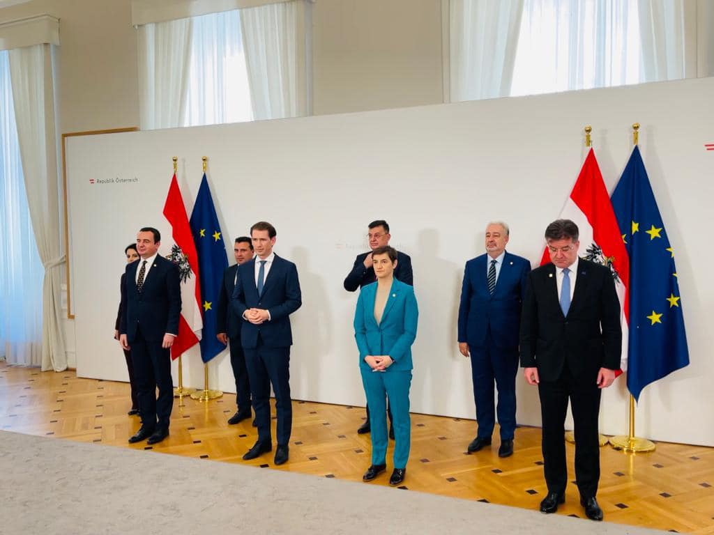  Kurti edhe në Vjenë kërkoi që Kosova dhe Serbia të bëjnë deklaratë të paqes