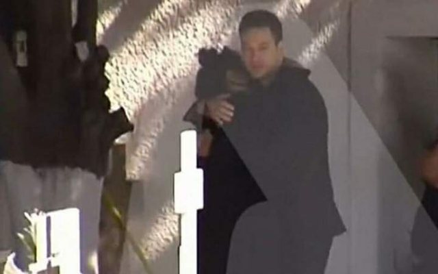  Përqafoi vjehrrën para se të arrestohej për vrasjen e gruas së tij