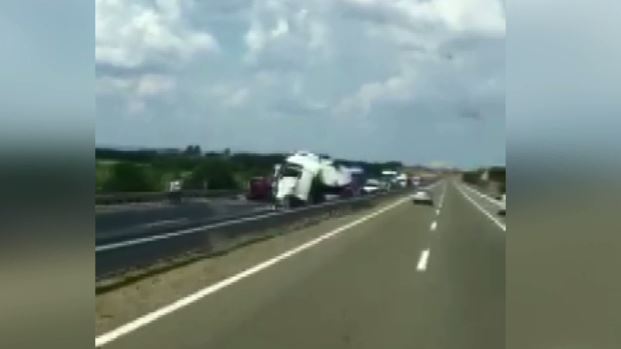  Katër të lënduar në aksidentin në autostradën “Ibrahim Rugova” (VIDEO)