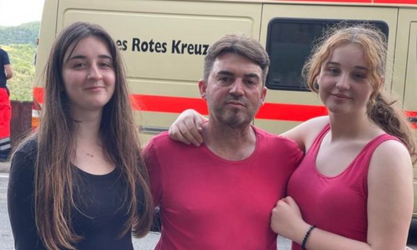  Babai nga Kosova gjen të bijat që i humbën pas reshjeve në Gjermani