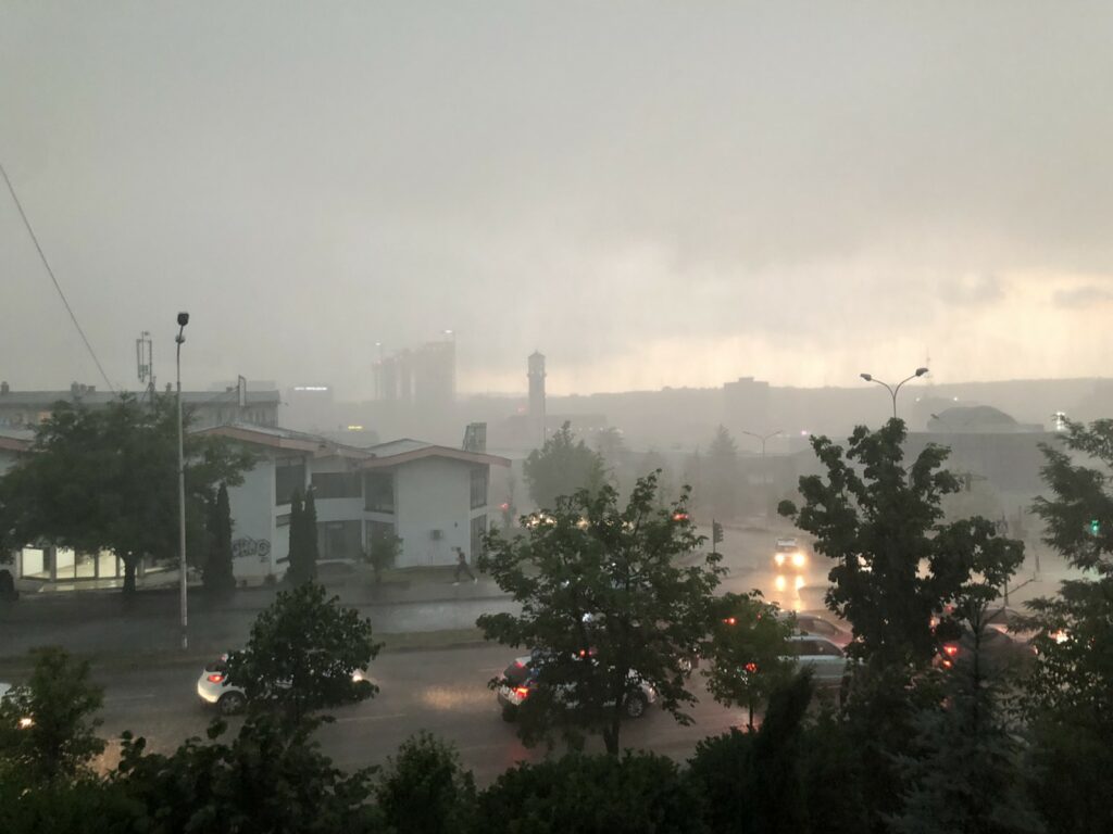  Prishtina “vërshohet” nga shiu