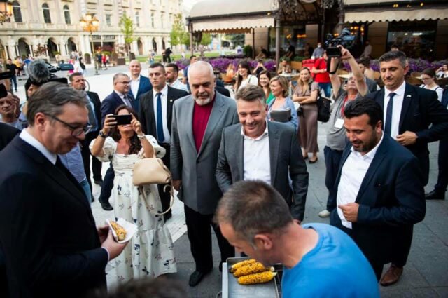 Rama pret misrin t’i bëhet e Vuçiç ngel gojëhapur nga dhuratat/ Çfarë nuk u pa në Shkup (FOTOT)