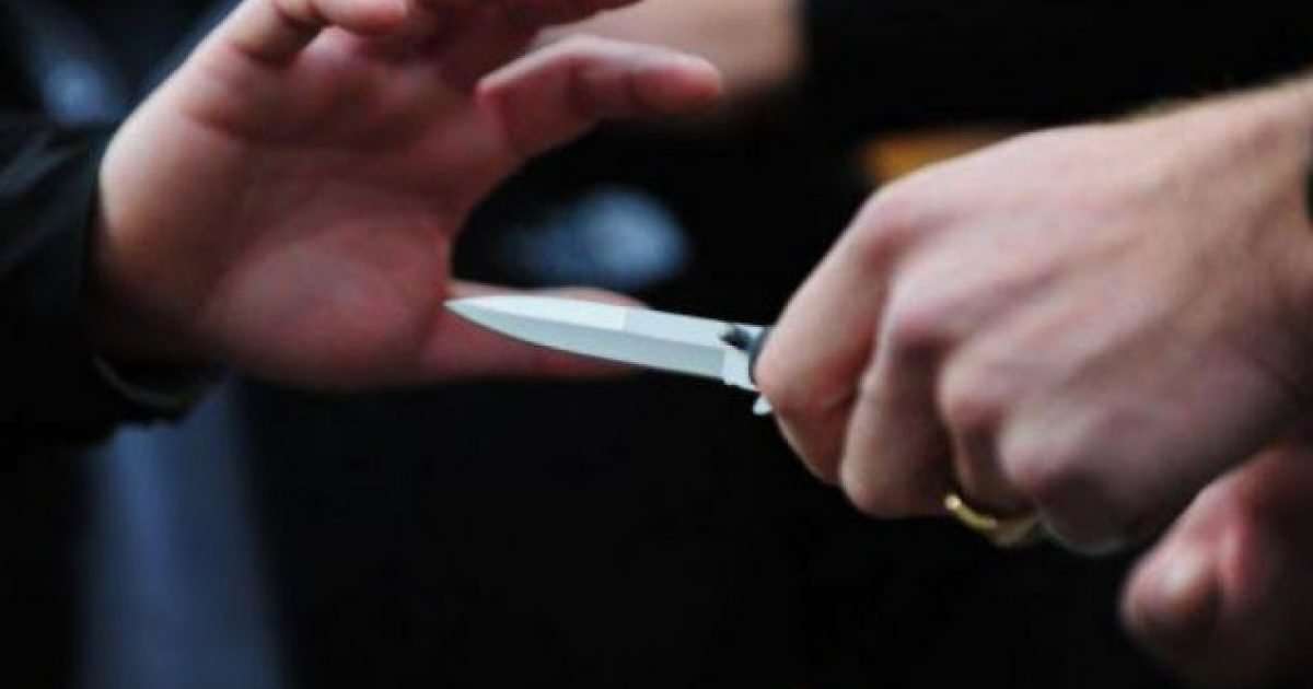  Obiliq: Përleshje me thika mes disa personave, theret një 14 vjeçar